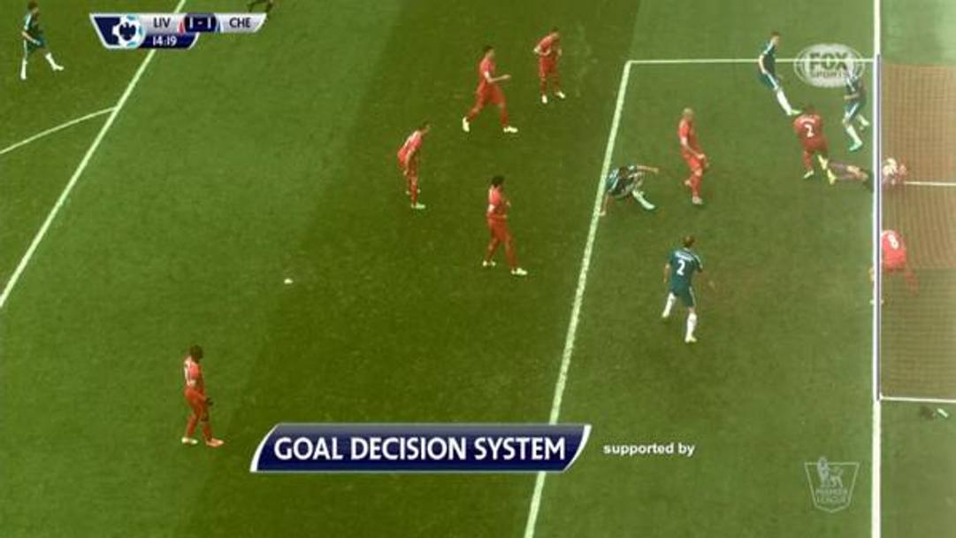 La goal line technology ha aiutato l&#39;arbitro di Liverpool-Chelsea: sul tiro di Cahill, la palla ha superato la linea bianca. Twitter